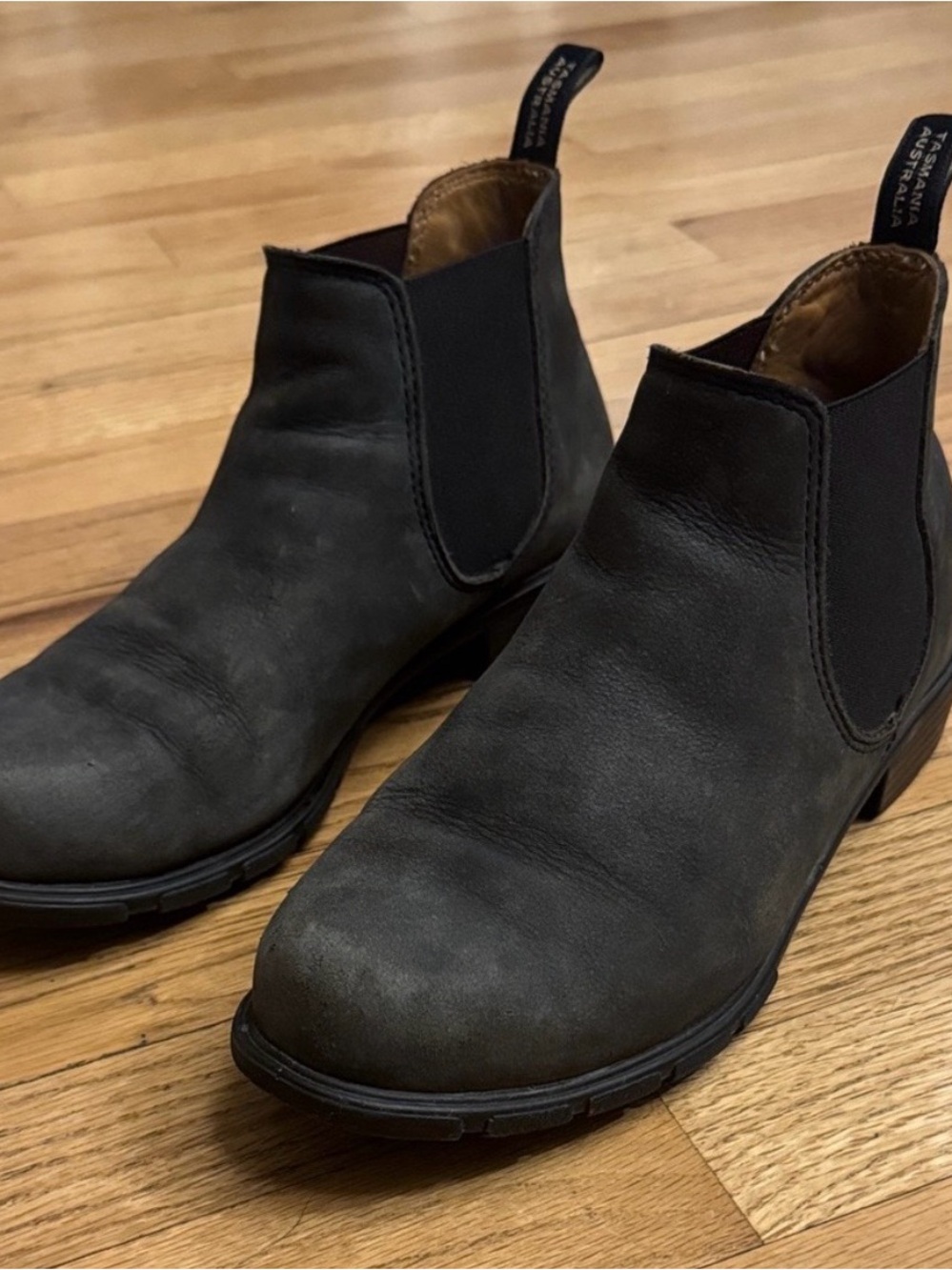Blundstone Women’s Suede Chelsea Boot Dark Grey/Black - Size 8.5 - Great